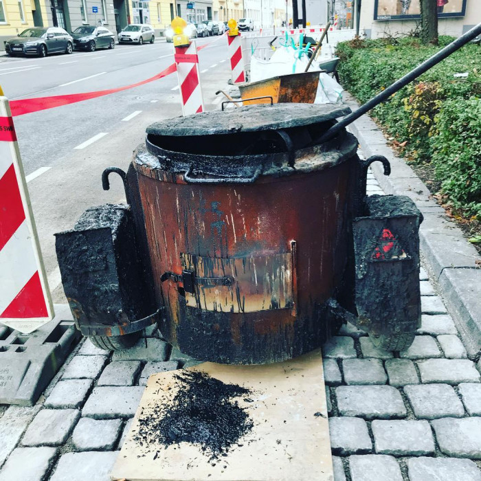 Ein Kessel Teer