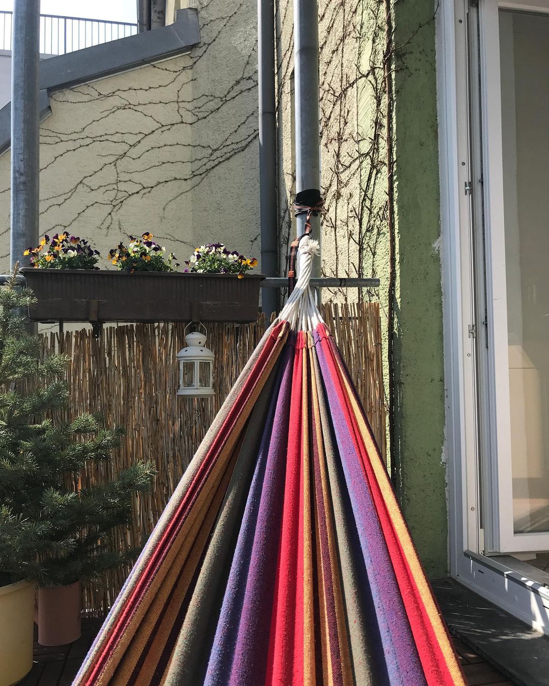 Homeschooling. Das letzte Fach vor den Osterferien ist Hänge-Mathe. Glatte 1.