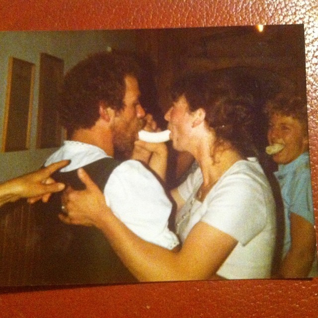 Im G&auml;stebuch gefunden. Deutsche Partyspiele der 70er: Der Bananentanz.