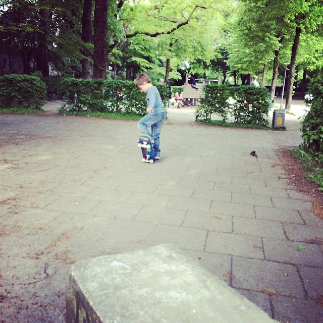 Sein Skateboard ist wichtiger als Deutschland