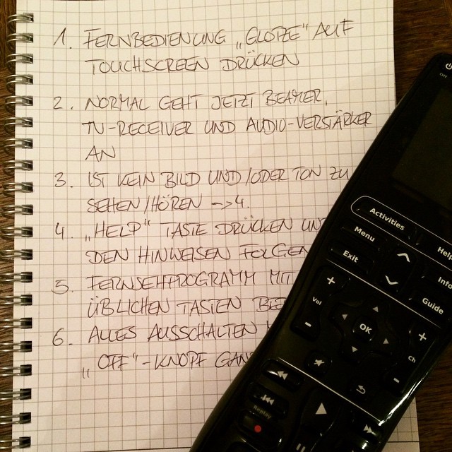 Der Babysittern aufgeschrieben, wie sie TV gucken kann. Fr&uuml;her war nur ein Knopf...