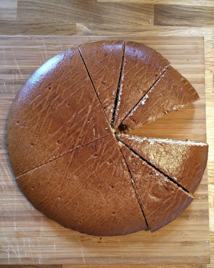 Biberfladen mit Marzipanf&uuml;llung. Diese Schweizer!