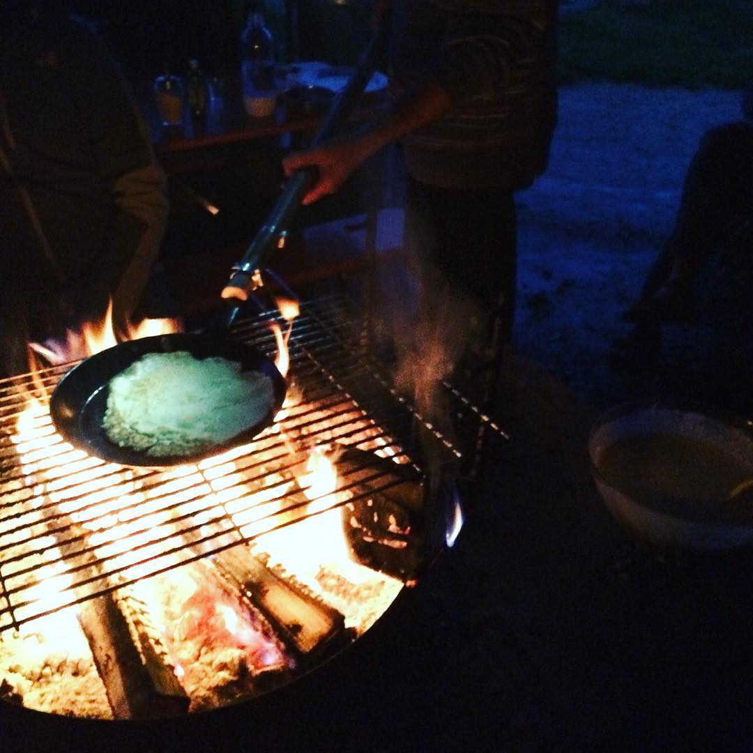 Jetzt werden noch Pfannkuchen gemacht.
