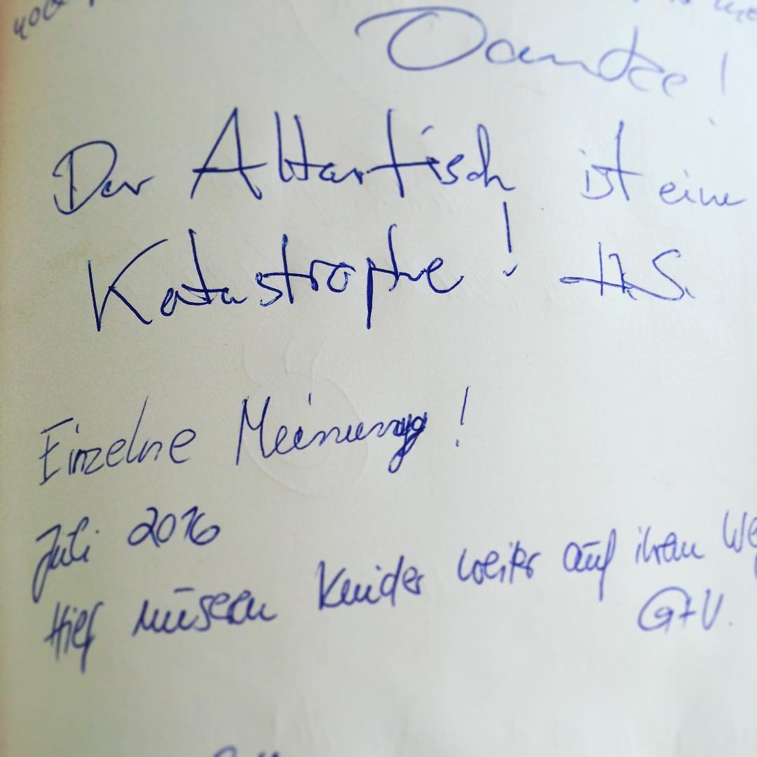 Der Altar in der Echinger Dorfkirche spaltet die Bev&ouml;lkerung.