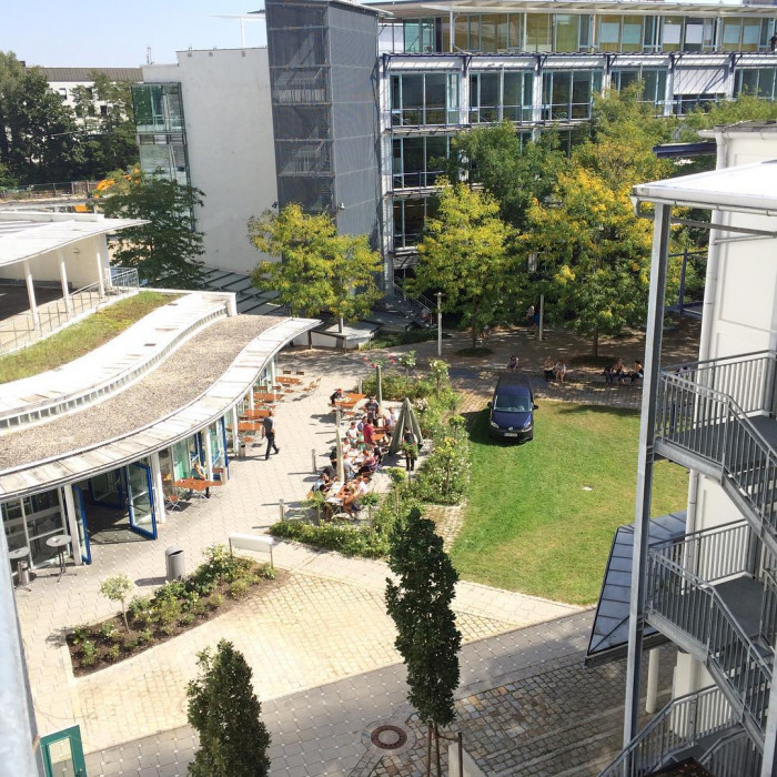 Schulanfang auf dem IHK Pausenhof