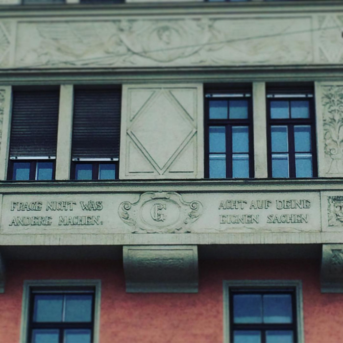 Moin M&uuml;nchen. Das Nachbarhaus ist ein Gl&uuml;ckskeks.