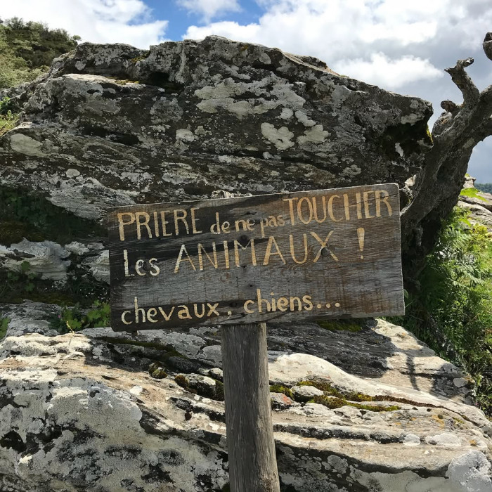 Der Weg zur Chapelle di San Bertuli startet im Bergdorf Parata. Der Weg dorthin mit dem Auto ist sch