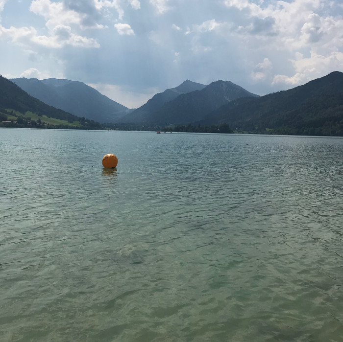 Die Wanderung von Tegernsee nach Schliersee ist ideal f&uuml;r eine Anreise mit der Bahn. Um 7:00 f&auml;hrt d