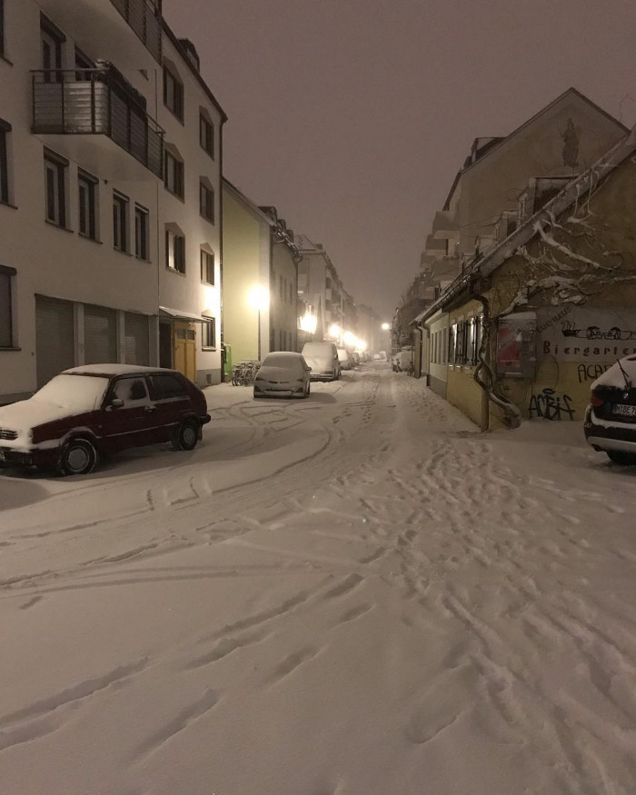 Extra keine Podcasts auf dem Heimweg h&ouml;ren, weil der Schnee so sch&ouml;n knirscht.