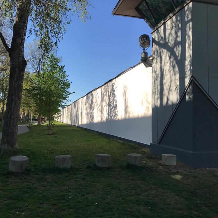 Stadtausw&auml;rts geht es vorbei am Lager vom Dallmayer. Dort wird der Kaffee ger&ouml;s