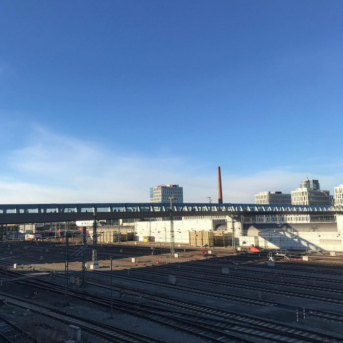 Radrunde zum Arnulfpark, von dort aus &Uuml;berquerung der Bahngleise &uuml;ber den neuen Arnulfsteg. Nettes D