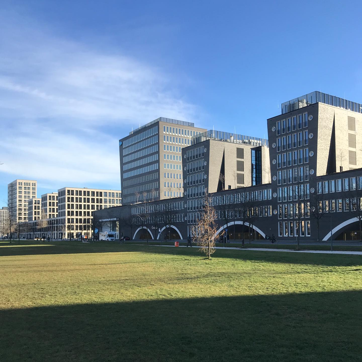 Radrunde zum Arnulfpark, von dort aus &Uuml;berquerung der Bahngleise &uuml;ber den neuen Arnulfsteg. Nettes D
