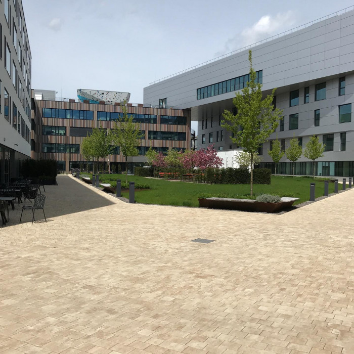 Neuen Innenhof im @werksviertelmitte entdeckt. Komplett einsam und sonnig.