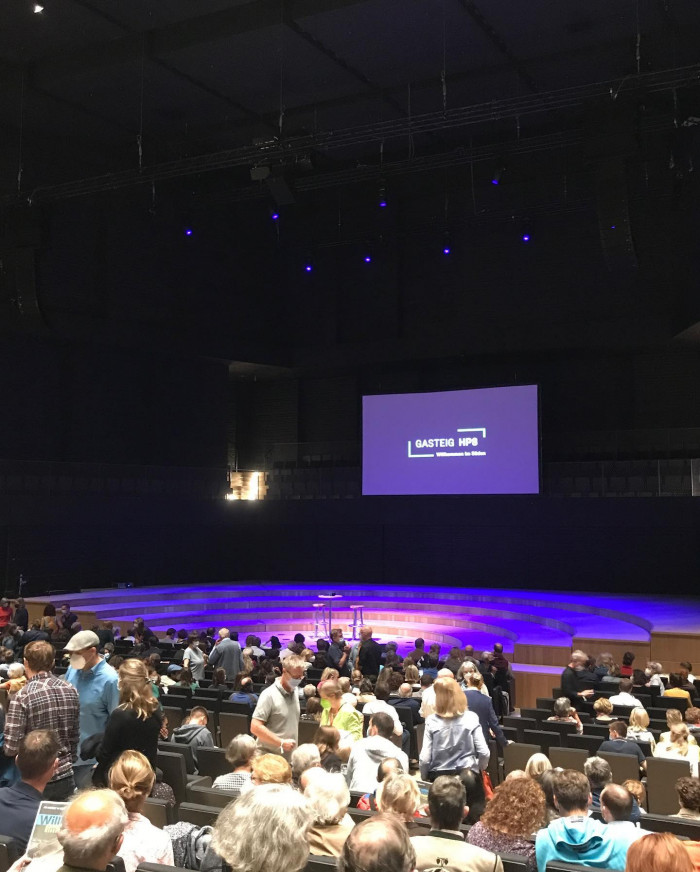 Generalprobe in der neuen Isarphilharmonie im. F&uuml;r M&uuml;nchner Verh&auml;ltnisse viel unfertiger Indust