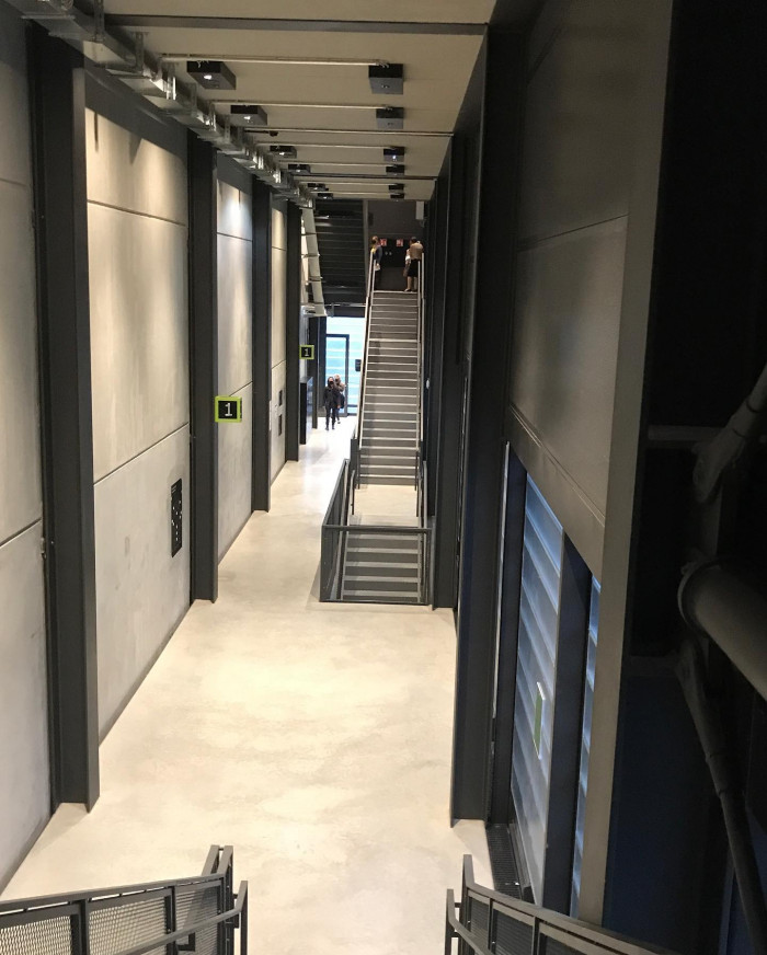 Generalprobe in der neuen Isarphilharmonie im. F&uuml;r M&uuml;nchner Verh&auml;ltnisse viel unfertiger Indust