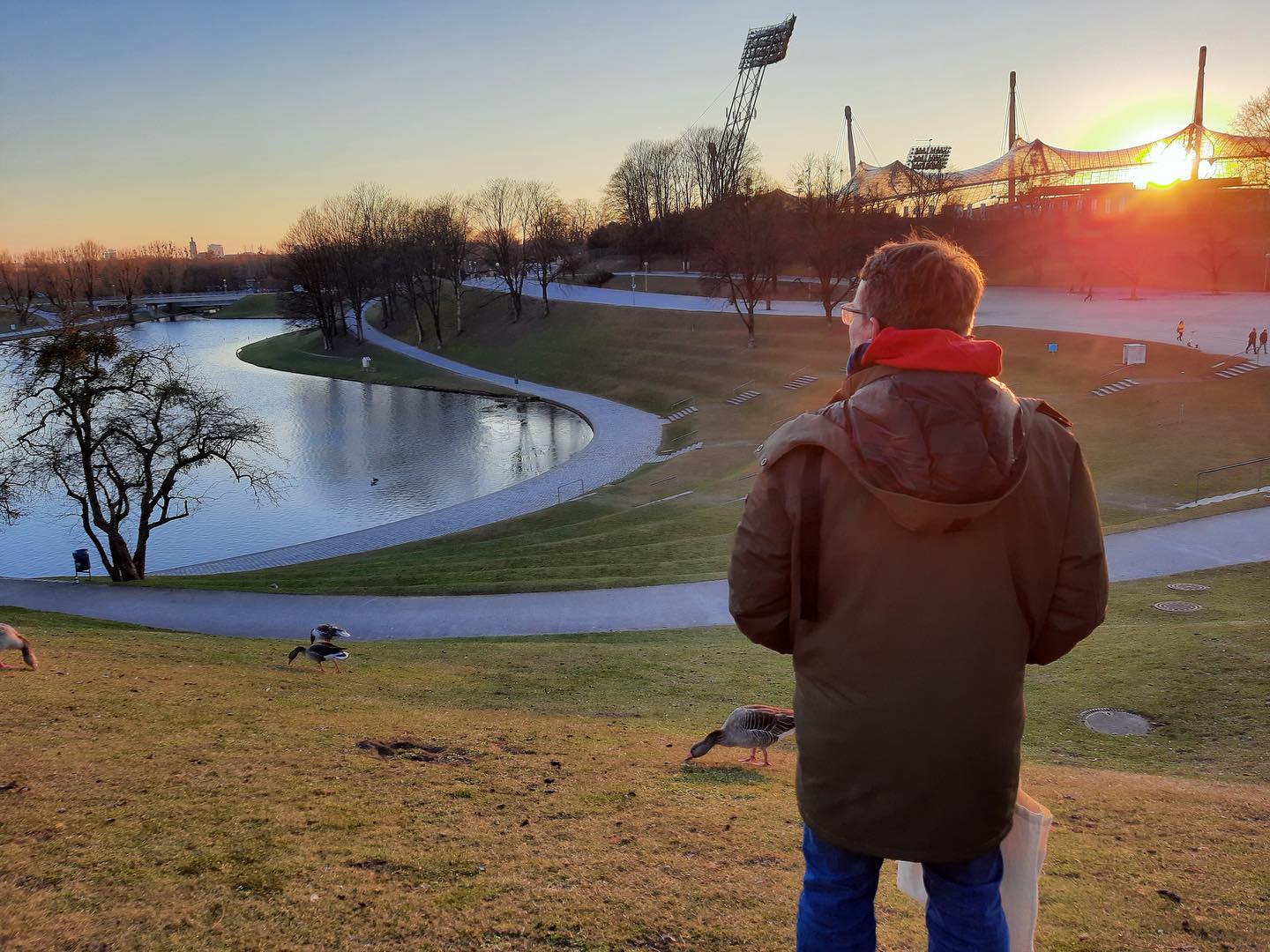 Ich, wie ich kurz &uuml;berlege, ob es schon warm genug zum anbaden ist.
