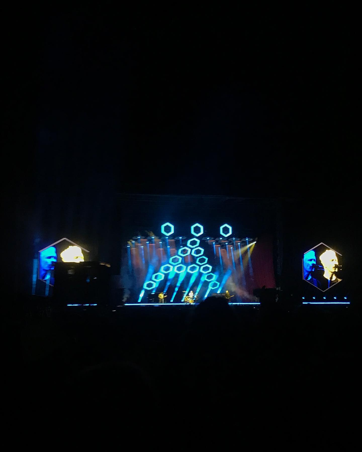 &bdquo;Du liebst ihn nur, weil er ein Auto hat und nicht wie ich ein &hellip; smarten Mobilit&auml;tsmix aus Laufen, F