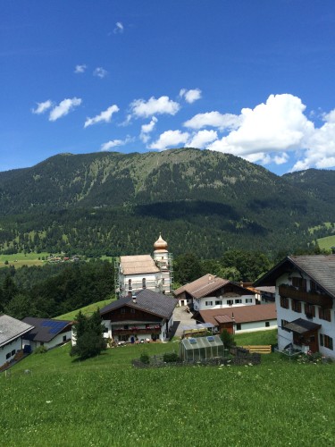 Hier bleibt die Kirche noch im Dorf.