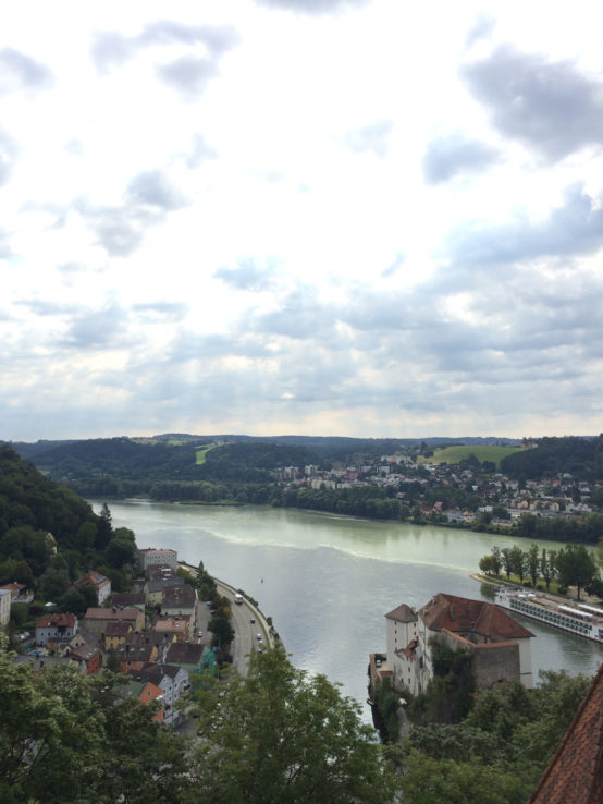 … und der Blick auf die Flüsse Donau, Ilz und Inn, die hier aufeinander treffen.